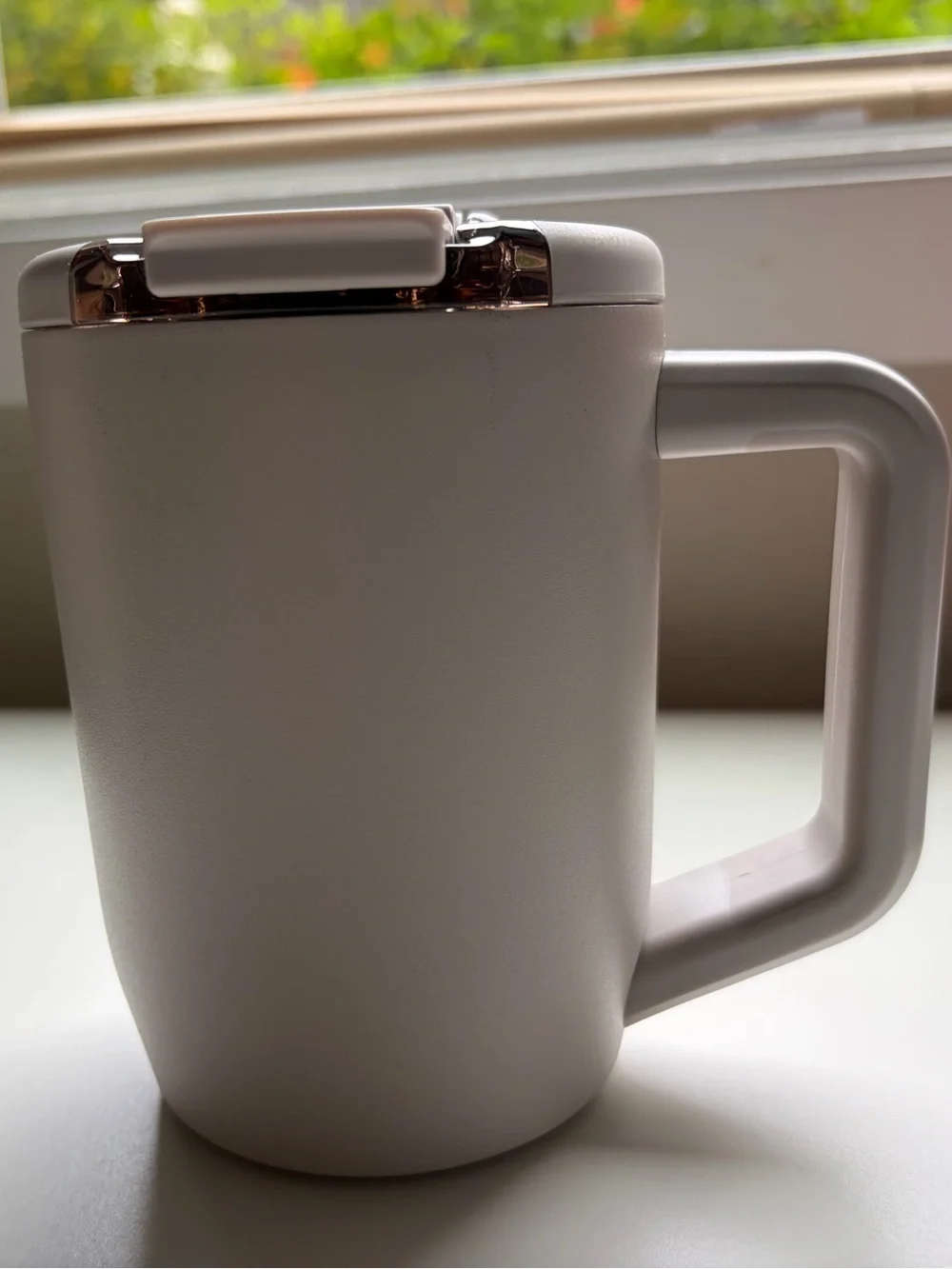 BrüMate Dune MÜV Insulated Mug w/ locking leak free lid.